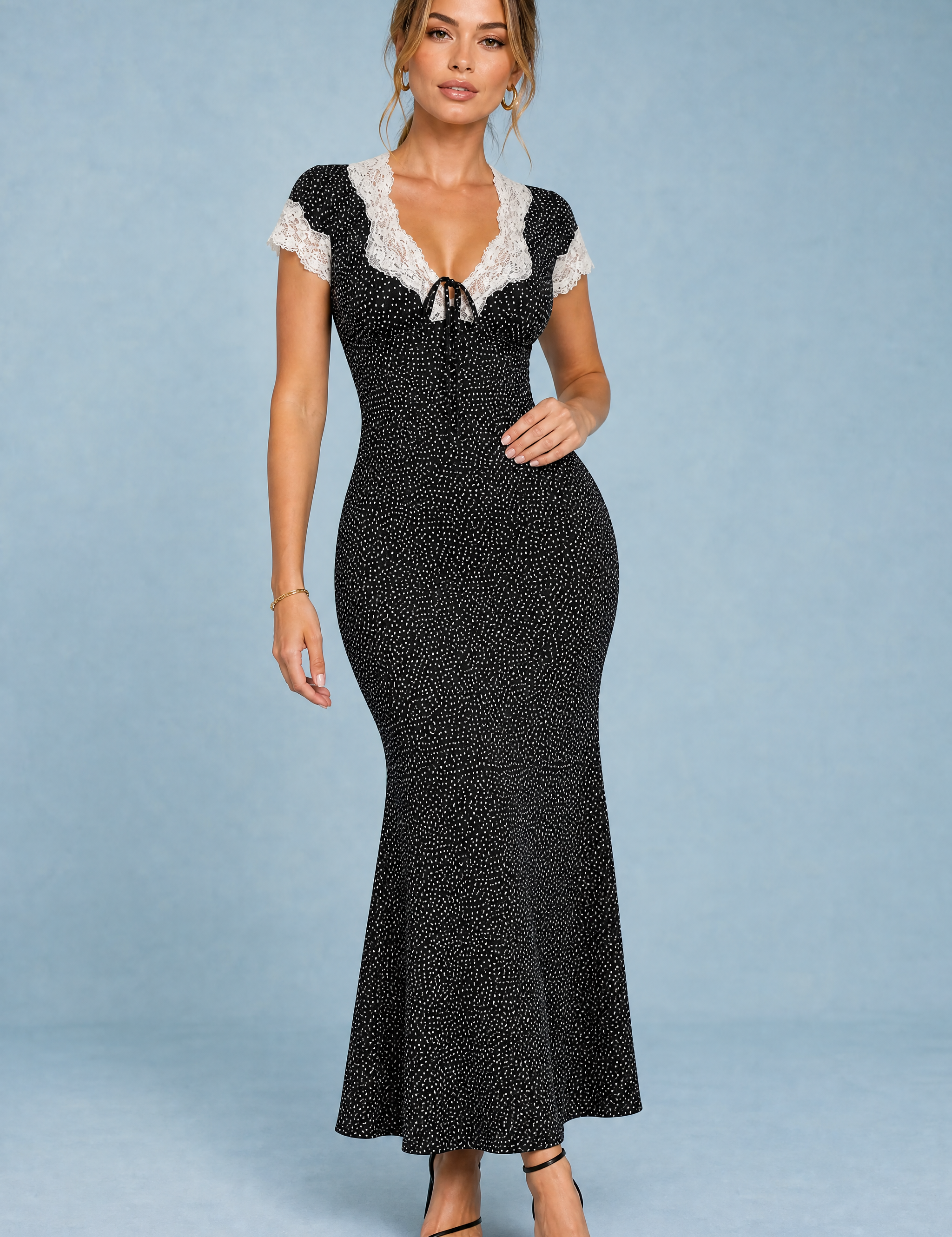 Robe noire à pois bordée de dentelle | Vue de face | Lounelle Paris