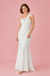Robe longue blanche asymétrique | Porté sur une autre silhouette | Lounelle Paris