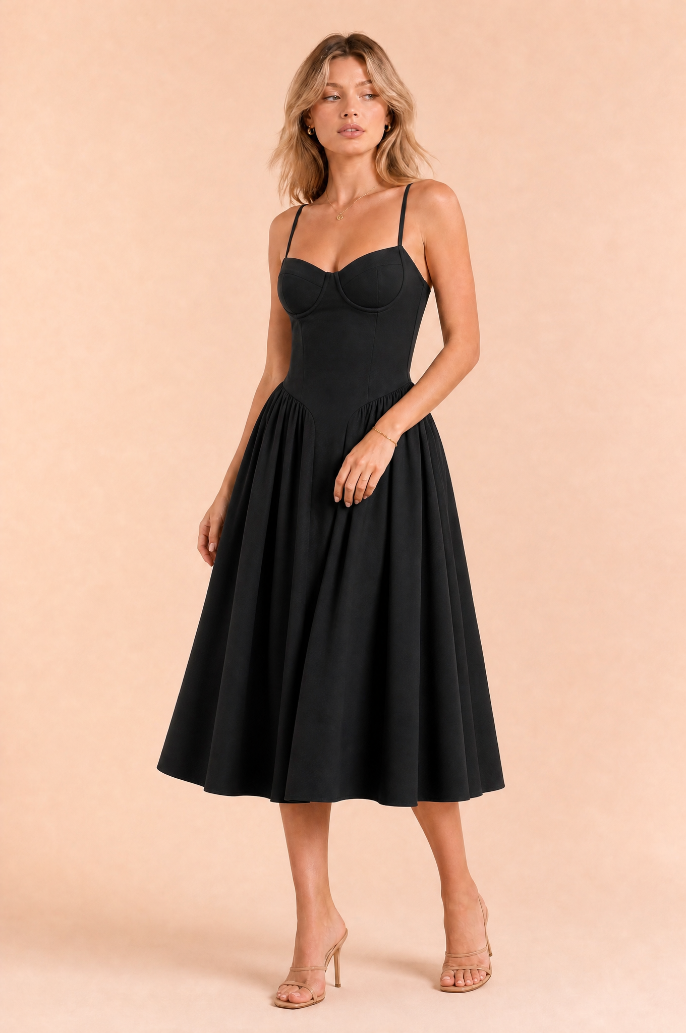 Robe midi à fines bretelles encolure droite | Variante Noir | Lounelle Paris