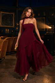 Robe longue asymétrique avec tour de cou | Deuxième photo lifestyle | Lounelle Paris