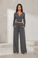 Ensemble pantalon large col V boutonné
