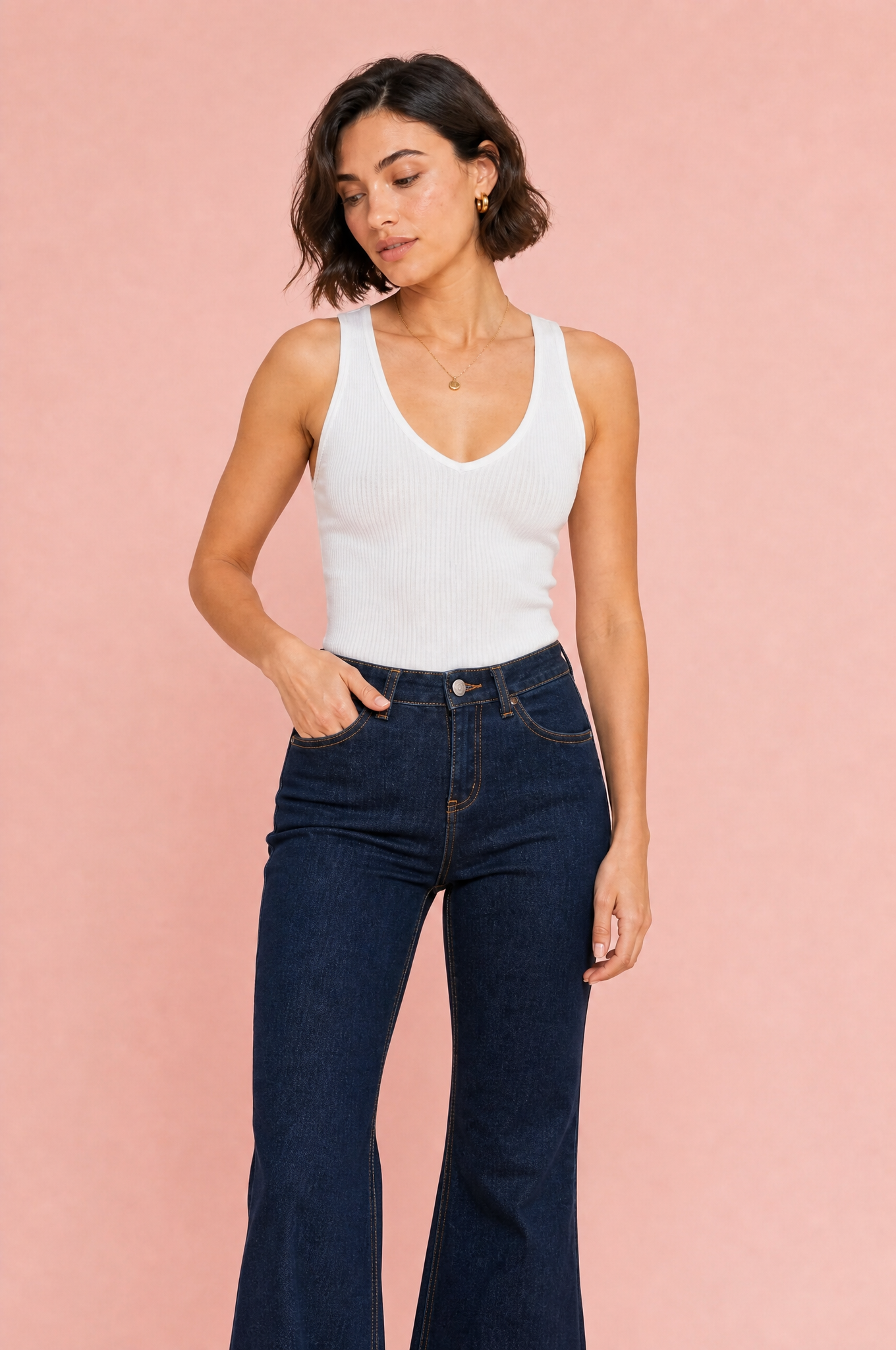 Pantalon bleu foncé évasé taille mi-haute | Vue rapprochée | Lounelle Paris