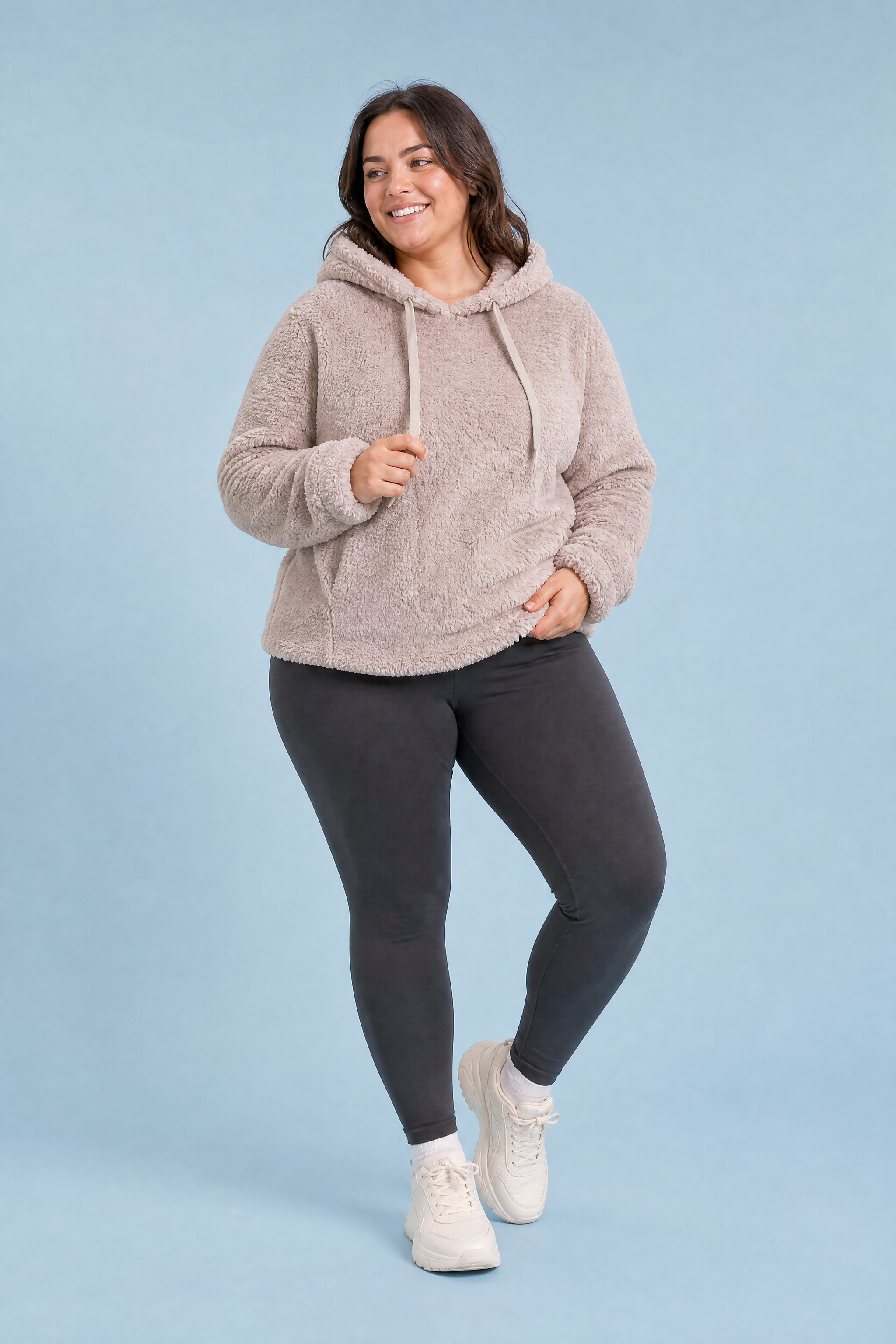 Sweat à capuche ample pelucheux | Porté sur une silhouette plus ronde | Lounelle Paris