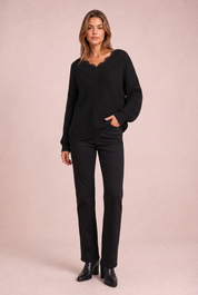 Pull col V à dentelle | Variante Noir | Lounelle Paris