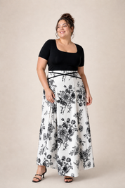 Robe longue bicolore col carré | Porté sur une silhouette plus ronde | Lounelle Paris