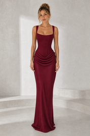 Robe longue encolure carrée drapée variante bordeaux