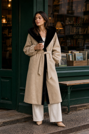 Manteau beige matelassé à capuche | Deuxième photo lifestyle | Lounelle Paris