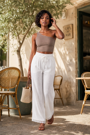 Pantalon blanc ample taille haute | Photo lifestyle | Lounelle Paris