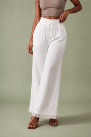 Pantalon blanc ample taille haute | Vue rapprochée | Lounelle Paris