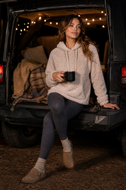 Sweat à capuche ample pelucheux | Variante Beige - Lifestyle | Lounelle Paris