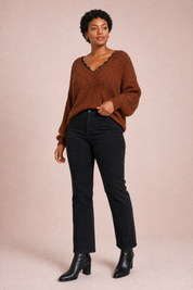 Pull col V à dentelle | Porté sur une autre silhouette | Lounelle Paris