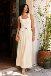 Ensemble abricot encolure carrée | Photo lifestyle | Lounelle Paris