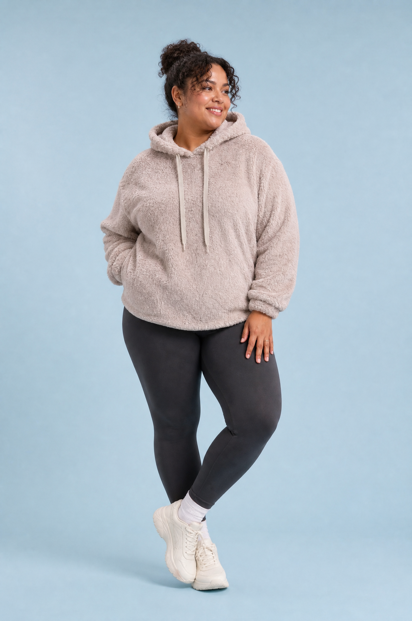 Sweat à capuche ample pelucheux | Porté sur une autre silhouette | Lounelle Paris