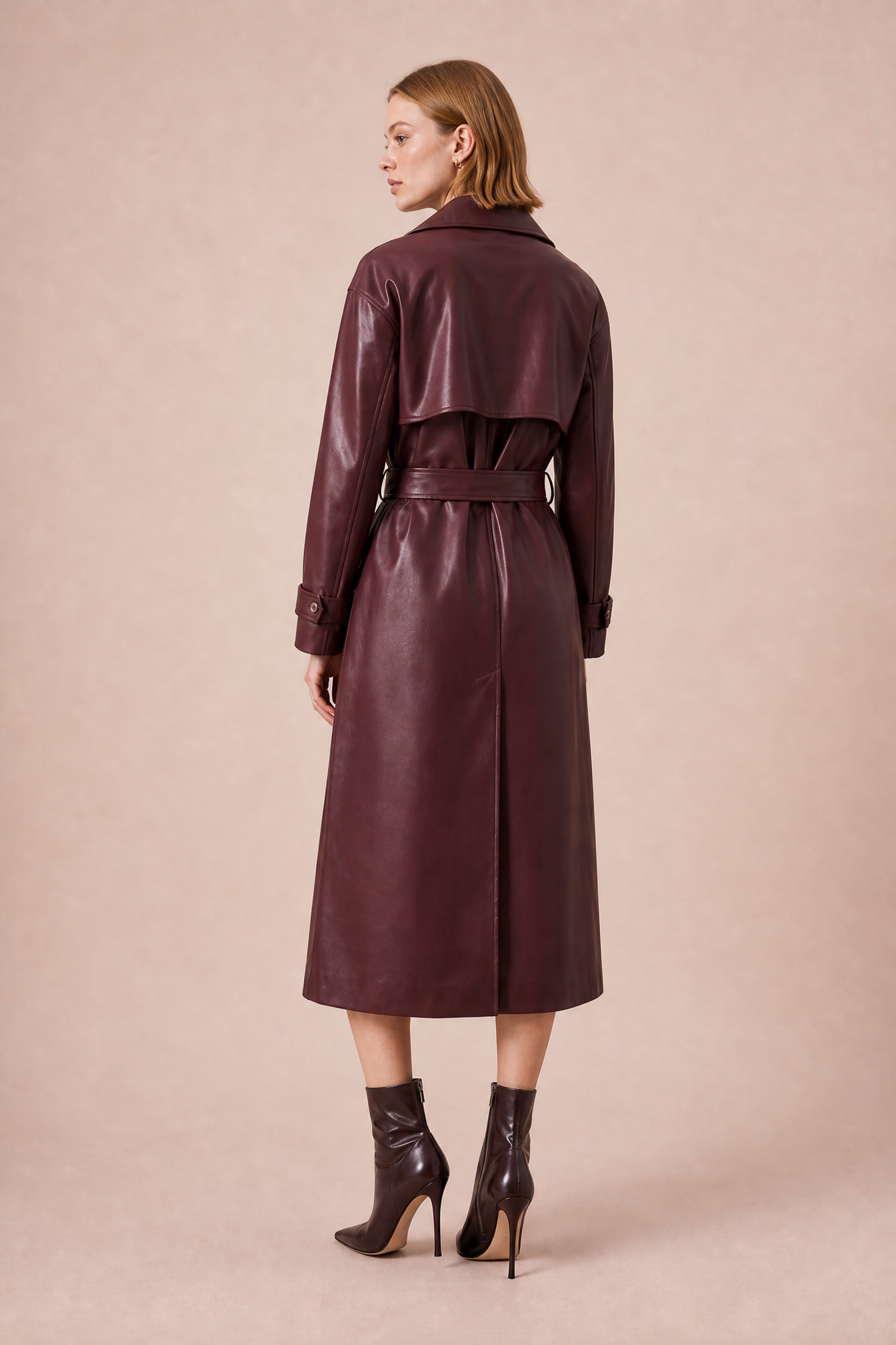 Manteau long effet cuir ceinturé | Vue de dos | Lounelle Paris