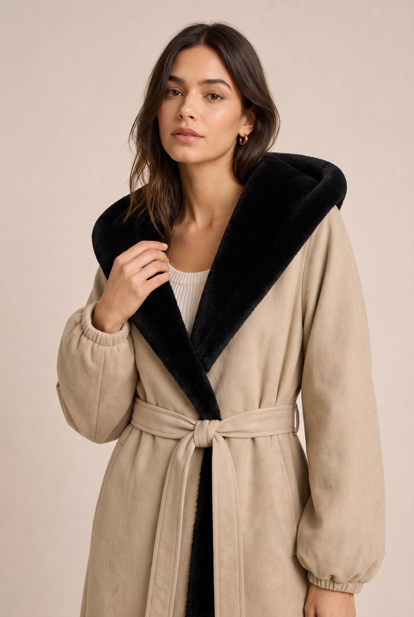 Manteau beige matelassé à capuche | Vue rapprochée | Lounelle Paris