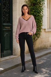 Pull col V à dentelle | Variante Rose - Lifestyle | Lounelle Paris