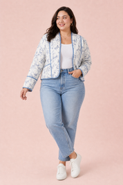Veste matelassée blanche à imprimé floral | Porté sur une silhouette plus ronde | Lounelle Paris