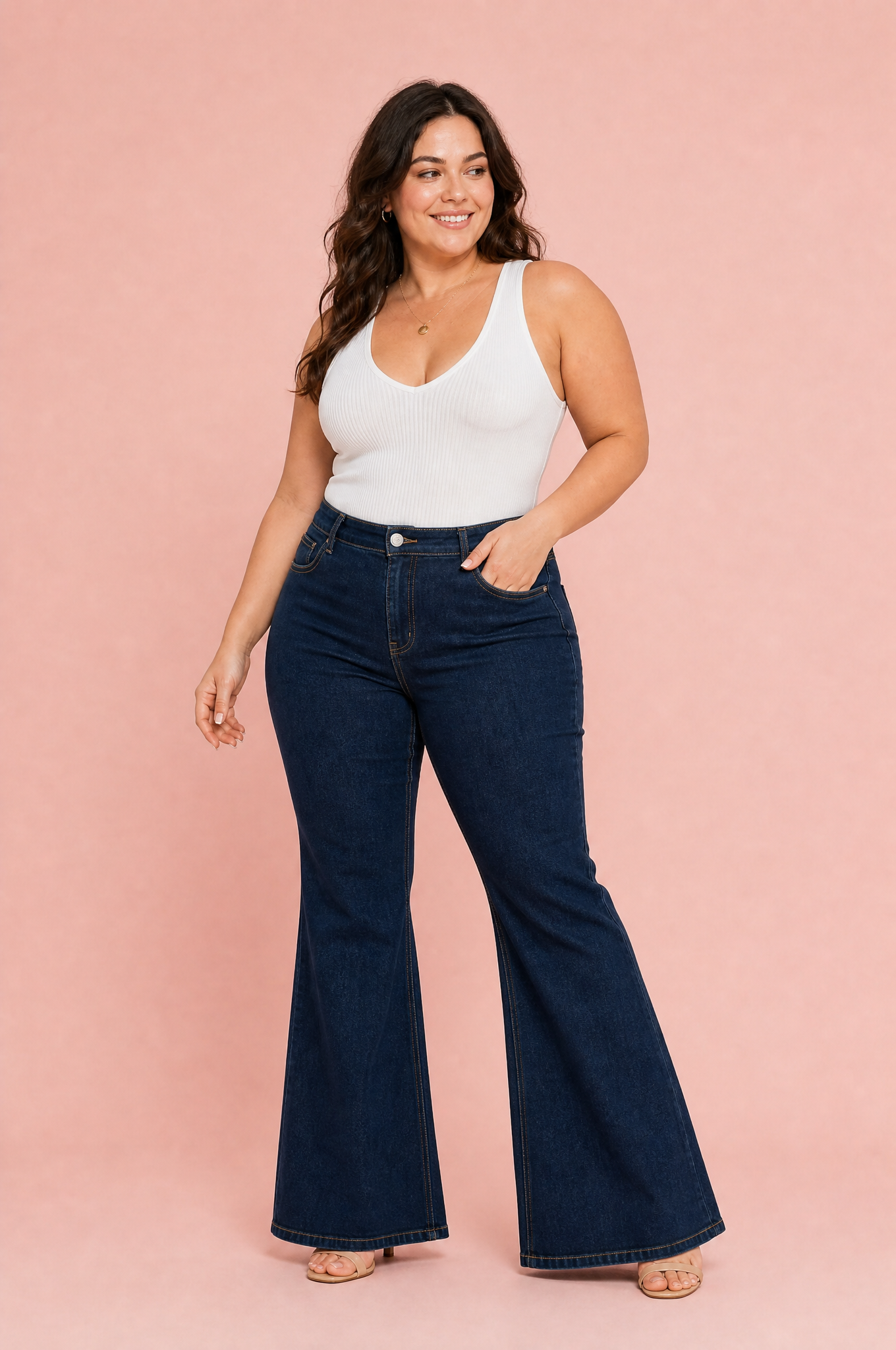 Pantalon bleu foncé évasé taille mi-haute | Porté sur une autre silhouette | Lounelle Paris
