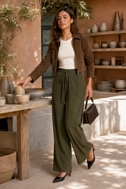 Pantalon fluide large taille cordon | Photo lifestyle | Lounelle Paris