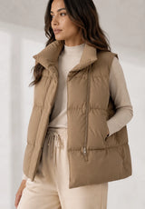 Short quilted vest with stand collar