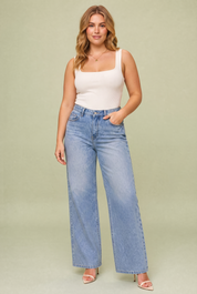 Jean large bleu clair taille mi-haute | Porté sur une autre silhouette | Lounelle Paris
