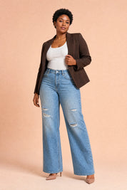 Jean bleu délavé coupe ample déchiré | Porté sur une autre silhouette | Lounelle Paris