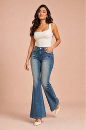Jean flare bleu foncé taille mi-haute | Vue en mouvement | Lounelle Paris