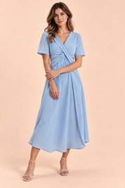 Robe portefeuille bleu clair à col V | Vue de face | Lounelle Paris