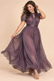 Robe longue plissée mauve | Porté sur une silhouette plus ronde | Lounelle Paris