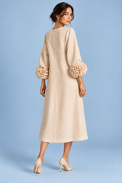 Robe midi beige coupe trapèze à manches bouffantes | Vue de dos | Lounelle Paris