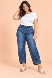 Pantalon bleu à imprimé floral et ourlet fendu | Porté sur une silhouette plus ronde | Lounelle Paris
