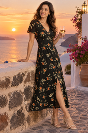 Robe noire évasée à col V | Deuxième photo lifestyle | Lounelle Paris