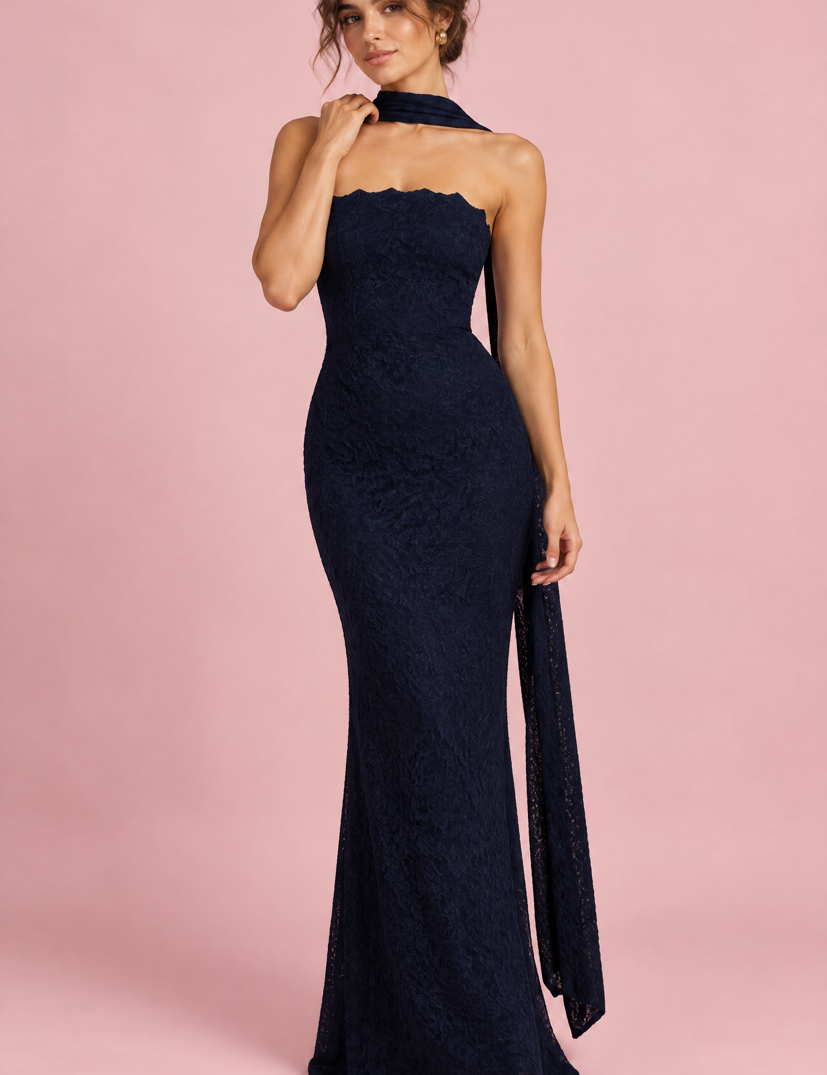 Robe longue moulante bleu foncé en dentelle, bustier avec détail foulard | Vue de face | Lounelle Paris