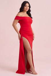 Robe longue rouge à encolure Bardot, drapée et fendue | Porté sur une silhouette plus ronde | Lounelle Paris