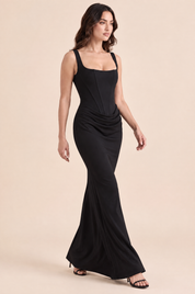 Robe longue noire froncée à encolure carrée | Vue en mouvement | Lounelle Paris