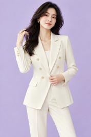 Tailleur-pantalon croisé blanc cassé | Vue rapprochée | Lounelle Paris