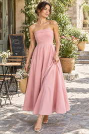 Robe midi évasée bustier — rose clair | Photo lifestyle | Lounelle Paris