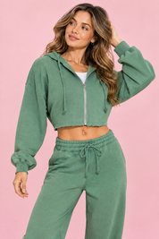 Ensemble vert sauge avec sweat zippé court | Vue rapprochée | Lounelle Paris