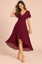 Robe bordeaux à manches volantées et ourlet asymétrique | Vue de face | Lounelle Paris
