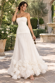 Robe longue bustier plissée blanche | Photo lifestyle | Lounelle Paris