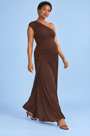 Robe longue de grossesse marron à encolure asymétrique et taille basse | Vue en mouvement | Lounelle Paris