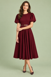 Robe midi bordeaux à col montant et manches bouffantes | Vue de face | Lounelle Paris