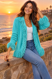 Gilet turquoise à franges | Deuxième photo lifestyle | Lounelle Paris
