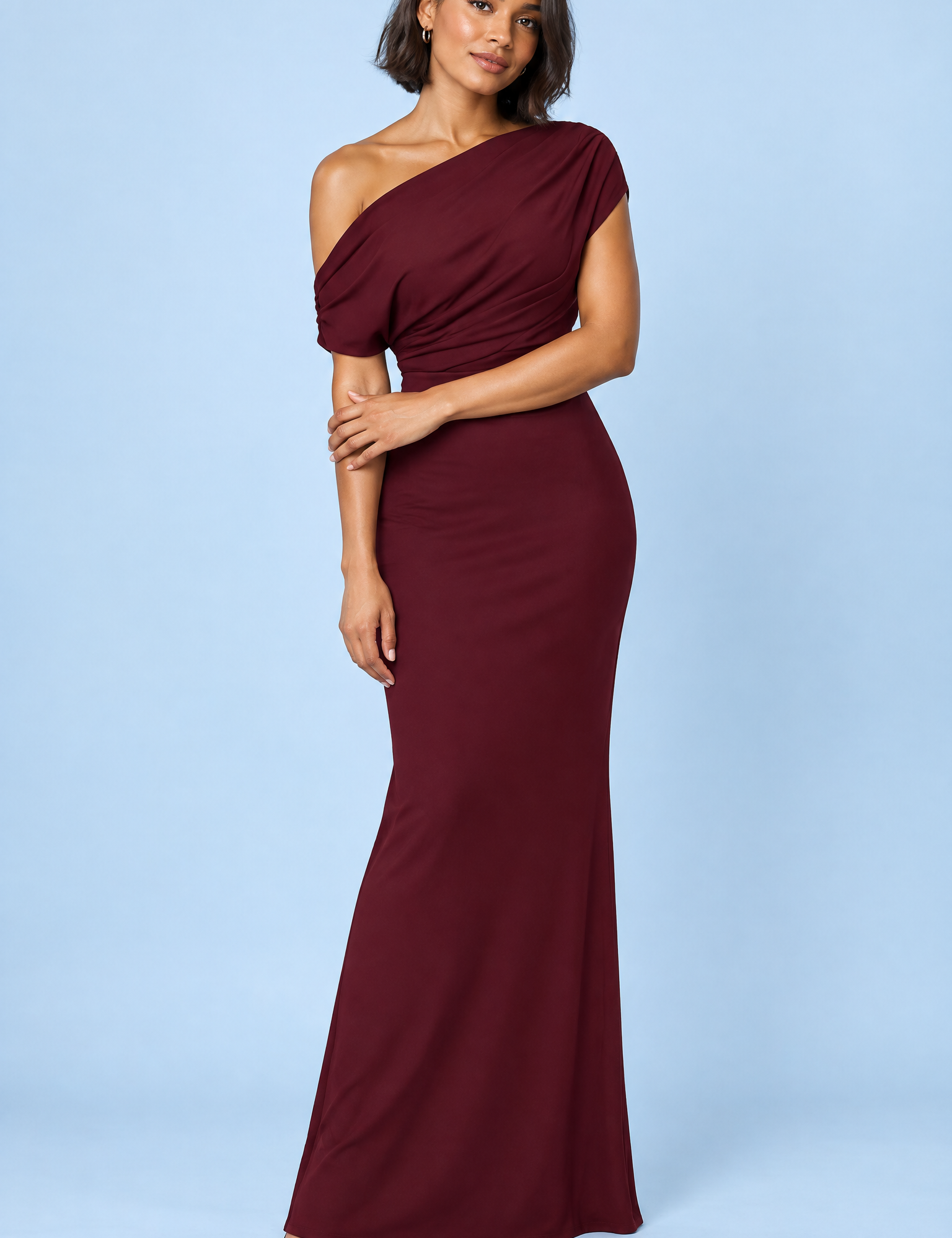 Robe longue bordeaux à encolure Bardot et bretelle torsadée | Vue de face | Lounelle Paris