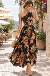 Robe noire fleurie à une épaule | Photo lifestyle | Lounelle Paris
