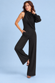 Combinaison-pantalon noire à col montant avec une seule manche longue | Vue en mouvement | Lounelle Paris