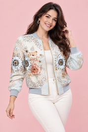 Bomber bleu clair fleuri orné de perles | Porté sur une autre silhouette | Lounelle Paris