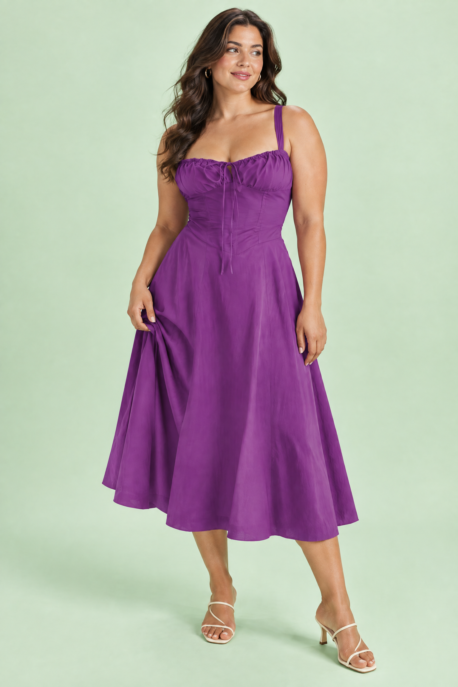Robe midi violette à coupe trapèze et encolure carrée | Porté sur une autre silhouette | Lounelle Paris