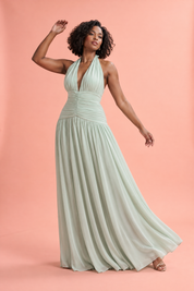 Robe longue vert clair à décolleté plongeant et fronces | Vue en mouvement | Lounelle Paris