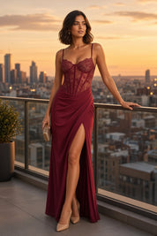 Robe longue rouge corsetée à fente | Deuxième photo lifestyle | Lounelle Paris